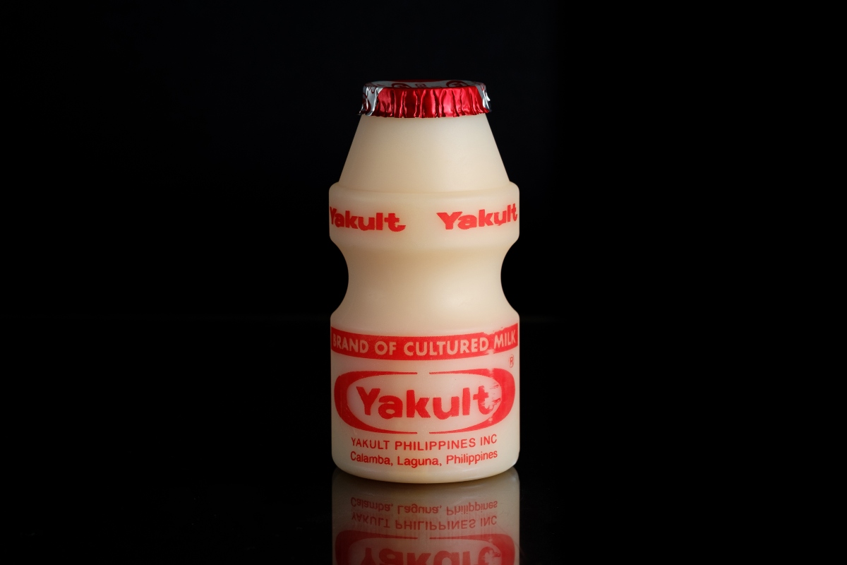 Якульт. Yakult. Yakult напиток. Yakult йогурт. Кисломолочный напиток Yakult.